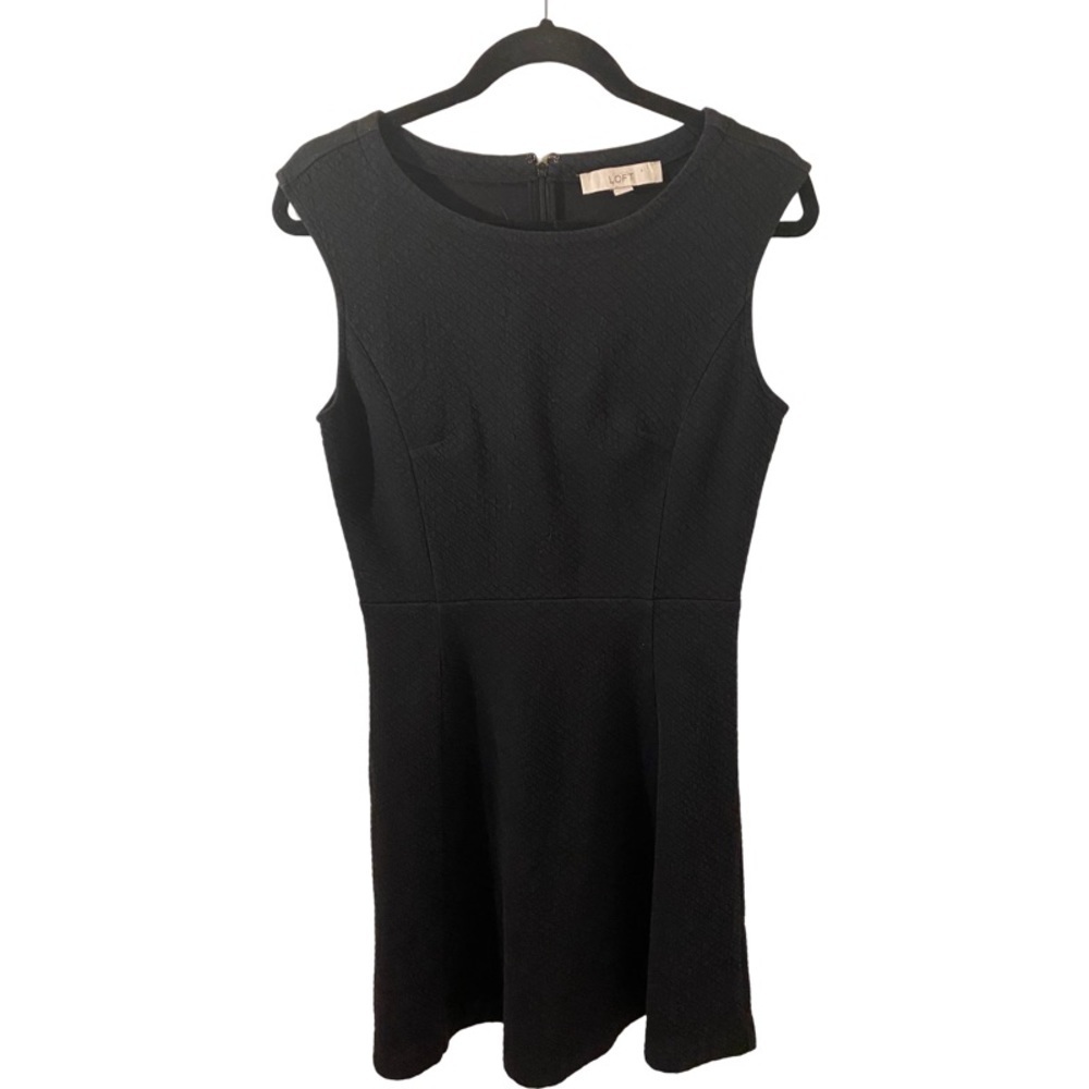 LOFT sleeveless dress. Size 4. Zipper back. Black. Cap sleeves round neck.